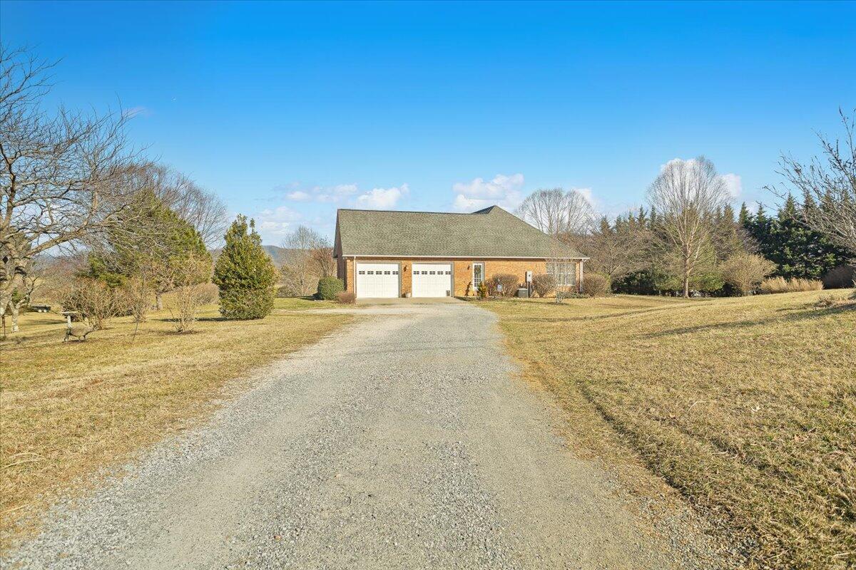 Fincastle, Virginia, 24090, United States, 3 Bedrooms Bedrooms, ,4 BathroomsBathrooms,Residential,Active,2030518