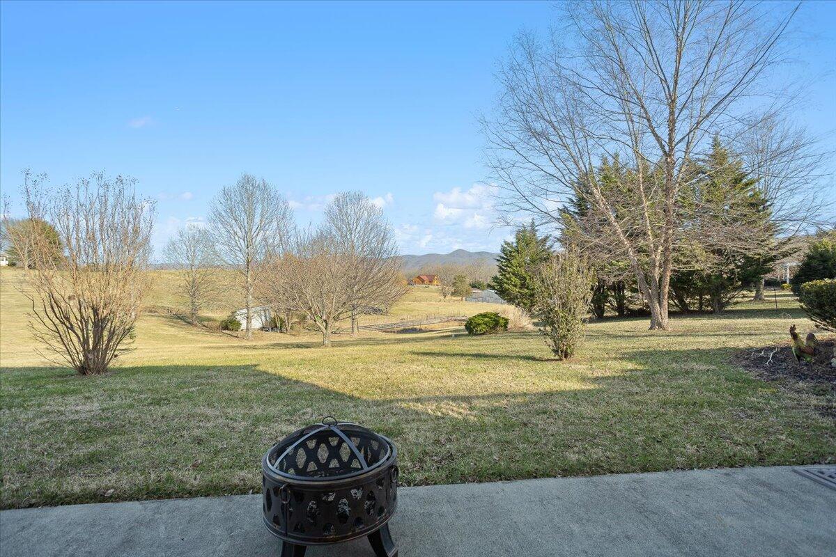 Fincastle, Virginia, 24090, United States, 3 Bedrooms Bedrooms, ,4 BathroomsBathrooms,Residential,Active,2030518