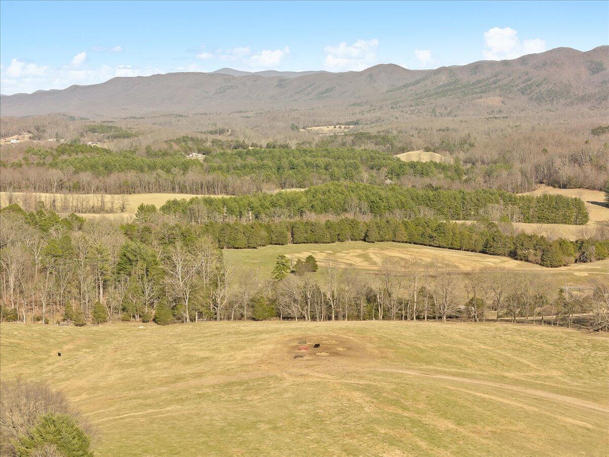 Fincastle, Virginia, 24090, United States, 3 Bedrooms Bedrooms, ,4 BathroomsBathrooms,Residential,Active,2030518