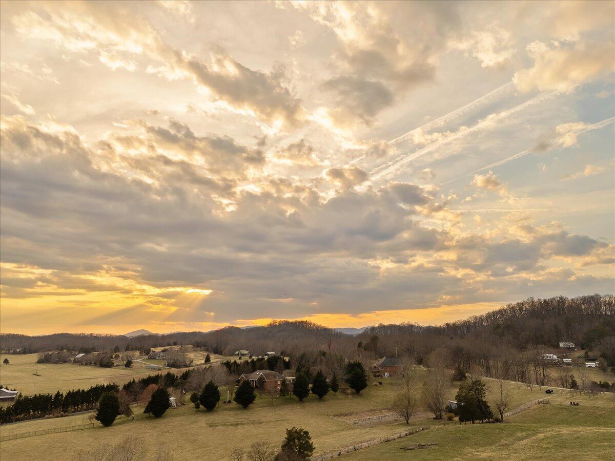 Fincastle, Virginia, 24090, United States, 3 Bedrooms Bedrooms, ,4 BathroomsBathrooms,Residential,Active,2030518