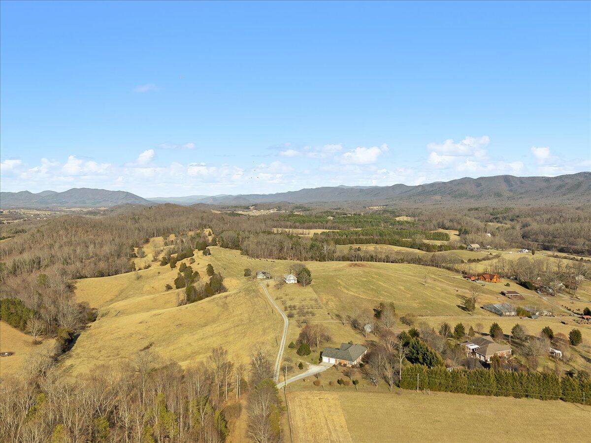 Fincastle, Virginia, 24090, United States, 3 Bedrooms Bedrooms, ,4 BathroomsBathrooms,Residential,Active,2030518