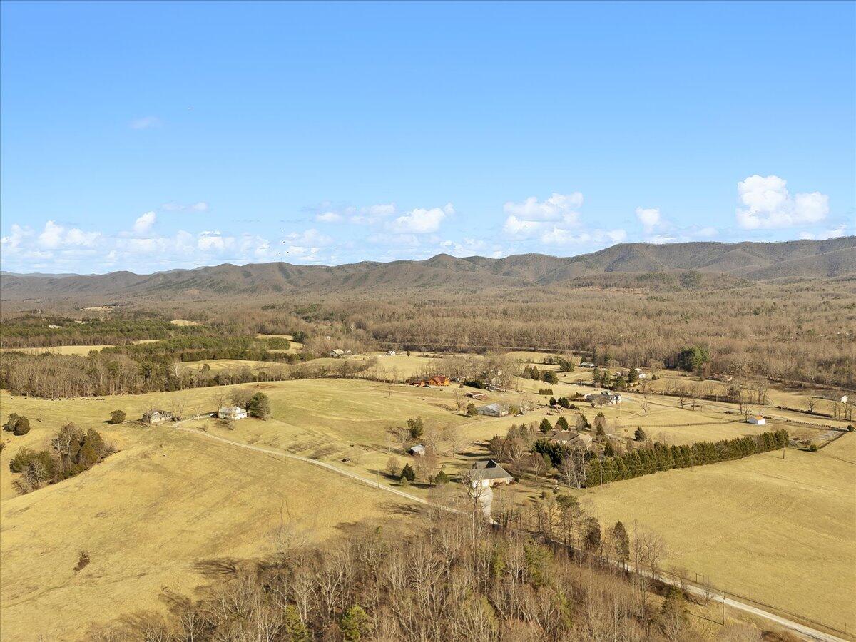 Fincastle, Virginia, 24090, United States, 3 Bedrooms Bedrooms, ,4 BathroomsBathrooms,Residential,Active,2030518