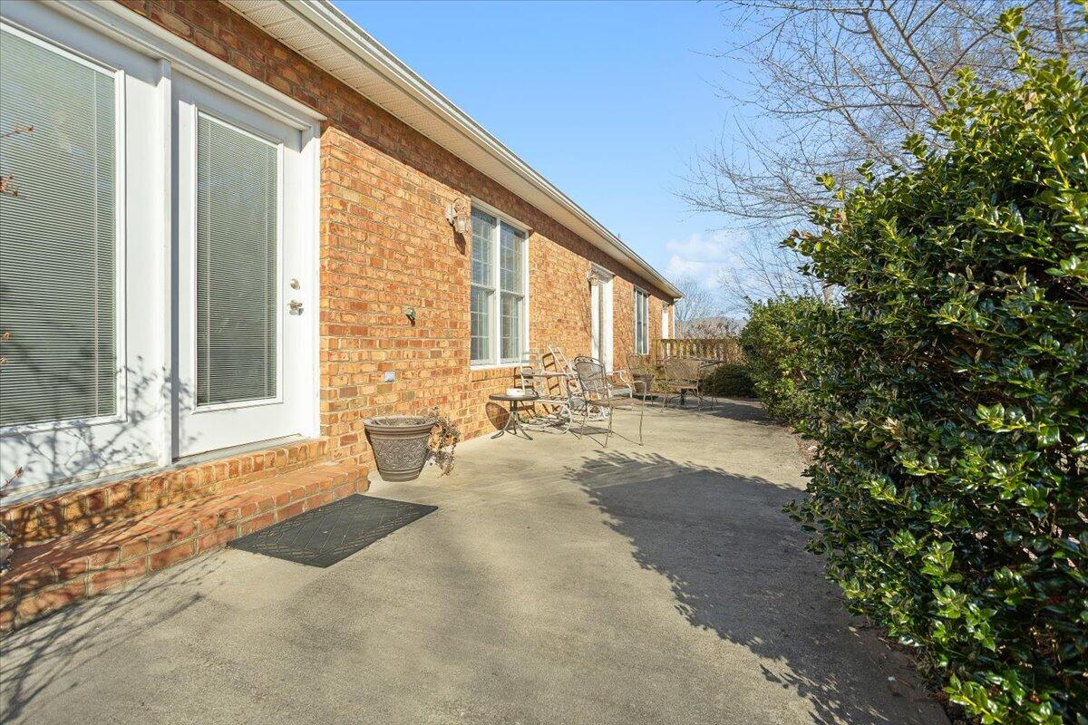 Fincastle, Virginia, 24090, United States, 3 Bedrooms Bedrooms, ,4 BathroomsBathrooms,Residential,Active,2030518