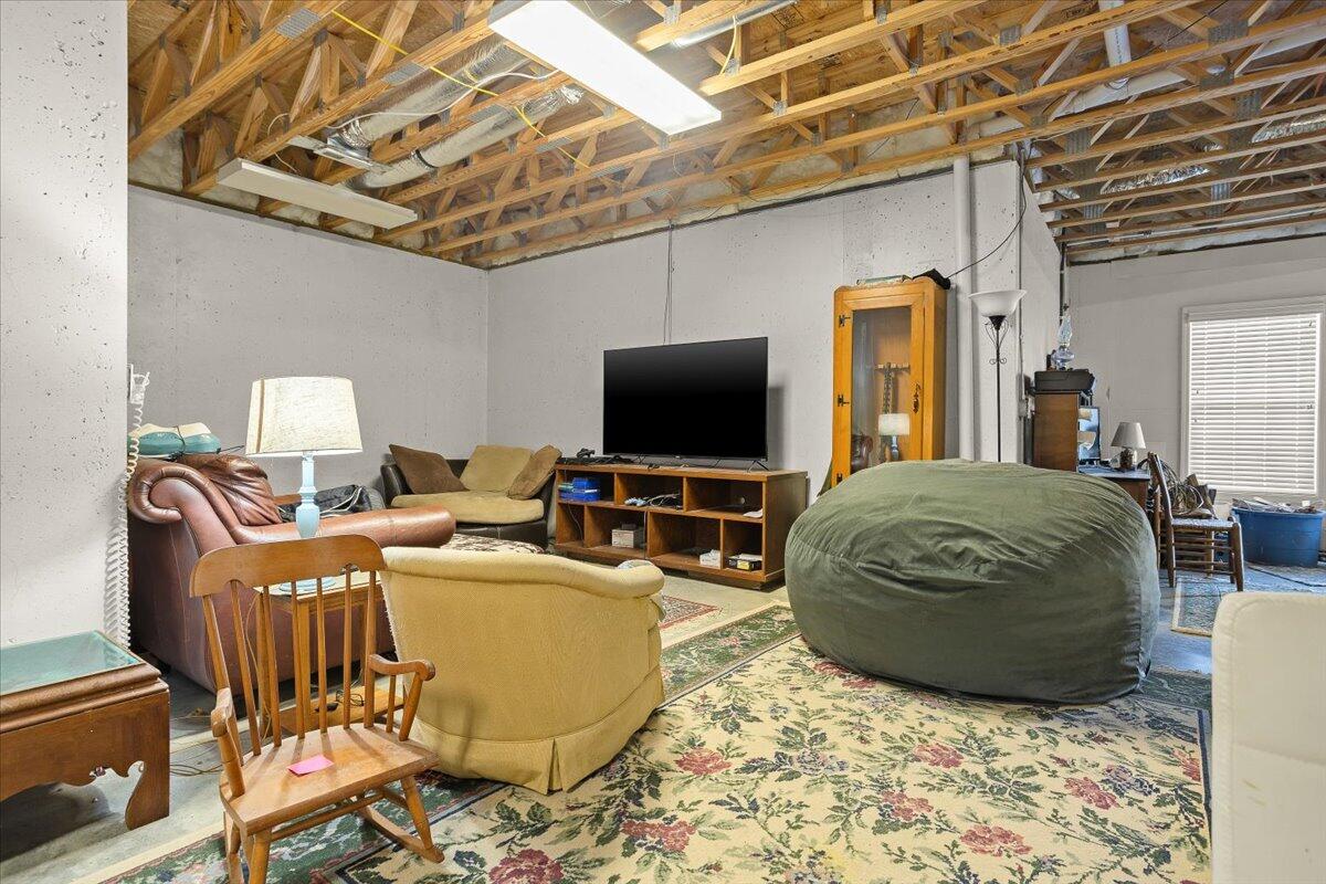 Fincastle, Virginia, 24090, United States, 3 Bedrooms Bedrooms, ,4 BathroomsBathrooms,Residential,Active,2030518