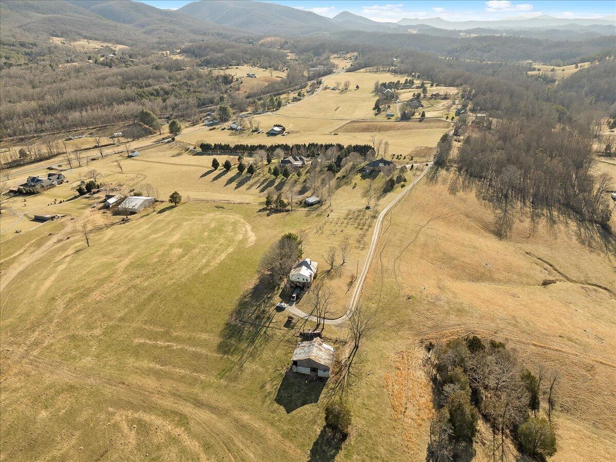 Fincastle, Virginia, 24090, United States, 3 Bedrooms Bedrooms, ,4 BathroomsBathrooms,Residential,Active,2030518