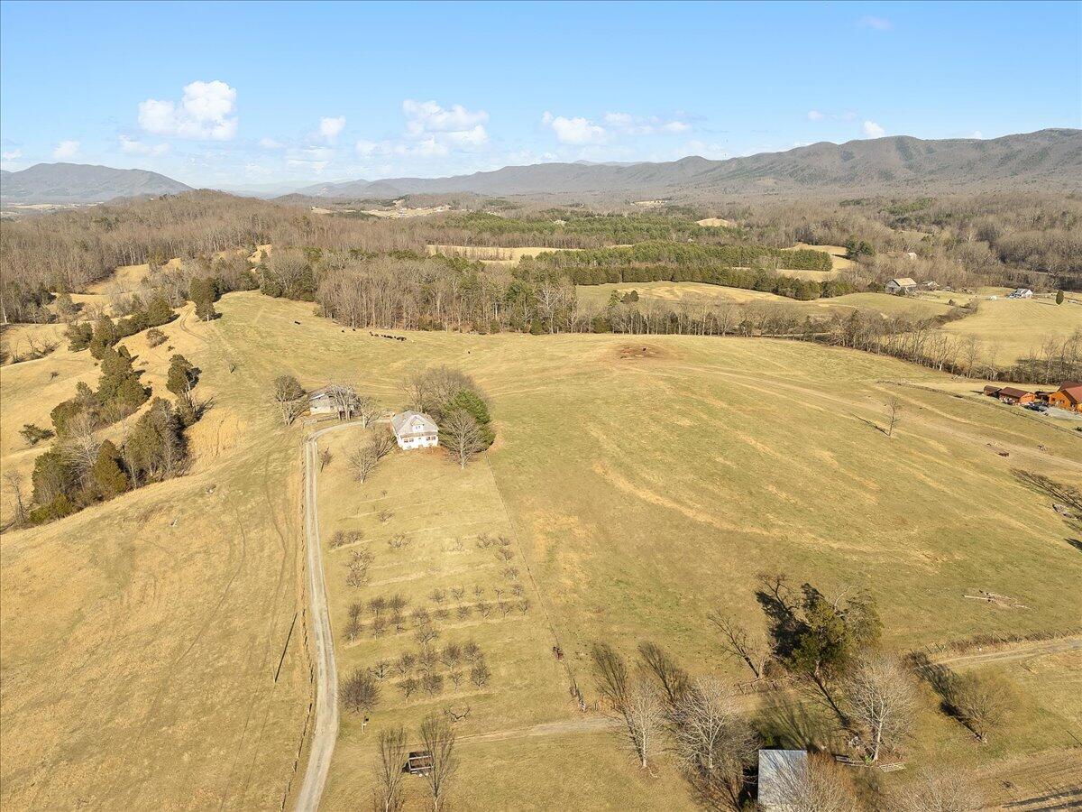 Fincastle, Virginia, 24090, United States, 3 Bedrooms Bedrooms, ,4 BathroomsBathrooms,Residential,Active,2030518