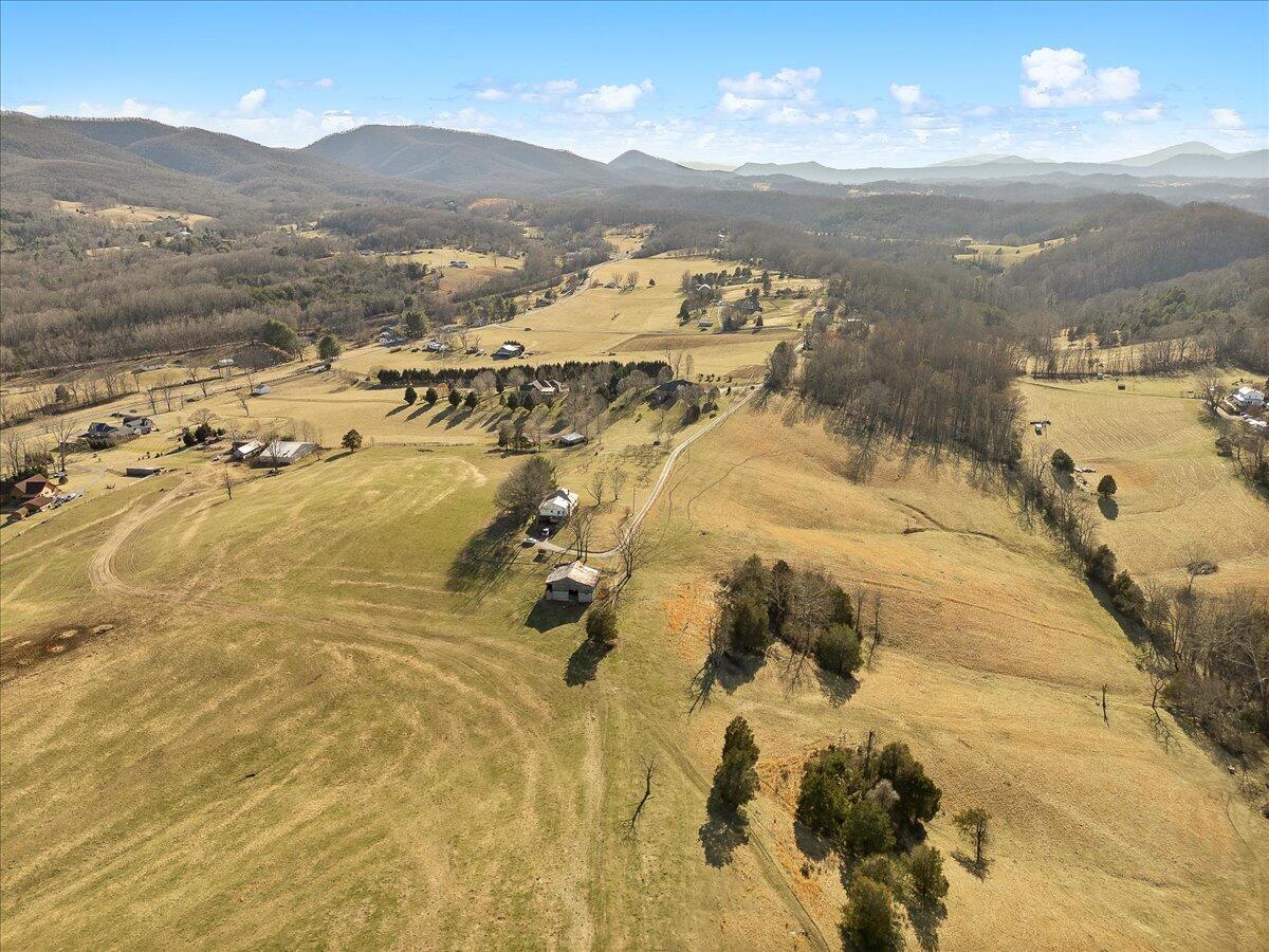 Fincastle, Virginia, 24090, United States, 3 Bedrooms Bedrooms, ,4 BathroomsBathrooms,Residential,Active,2030518