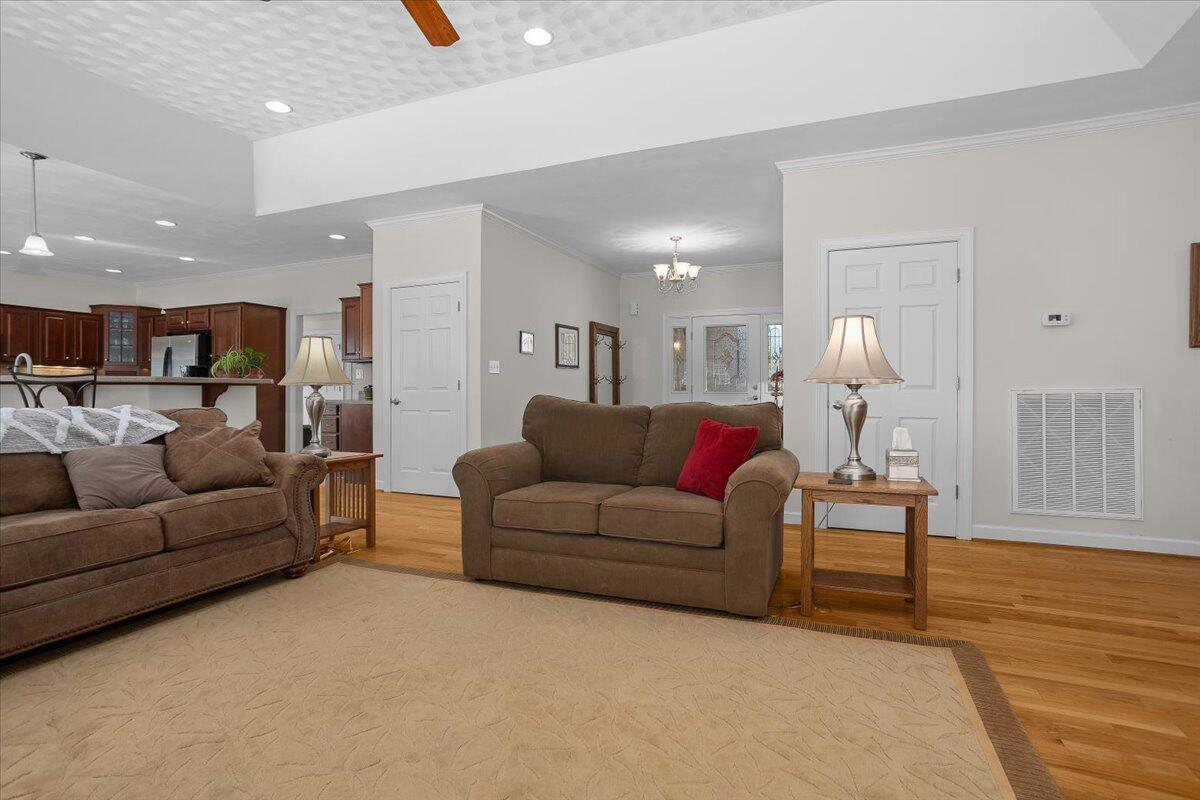 Fincastle, Virginia, 24090, United States, 3 Bedrooms Bedrooms, ,4 BathroomsBathrooms,Residential,Active,2030518