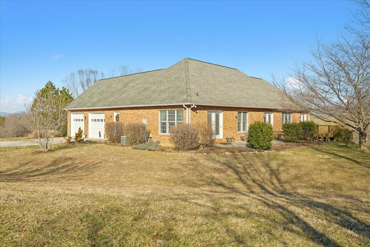 Fincastle, Virginia, 24090, United States, 3 Bedrooms Bedrooms, ,4 BathroomsBathrooms,Residential,Active,2030518
