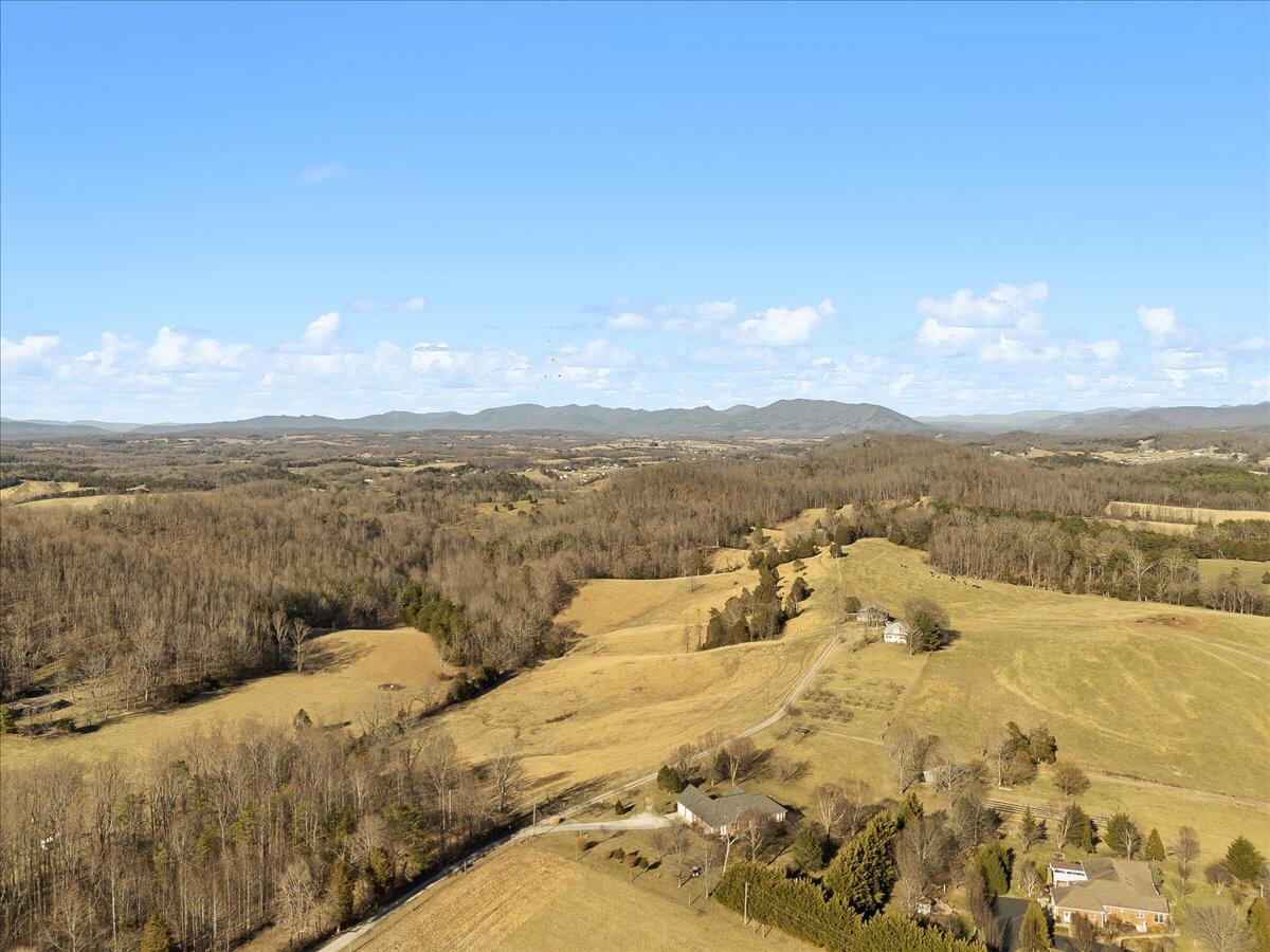 Fincastle, Virginia, 24090, United States, 3 Bedrooms Bedrooms, ,4 BathroomsBathrooms,Residential,Active,2030518