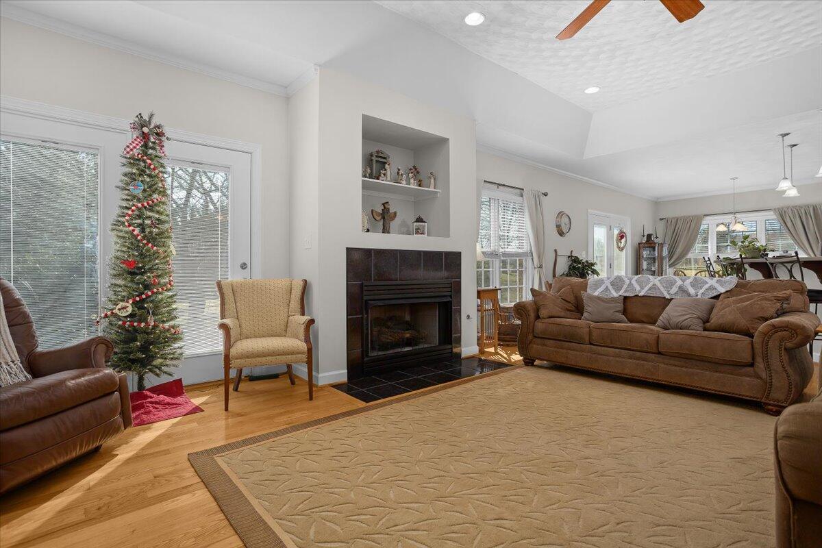 Fincastle, Virginia, 24090, United States, 3 Bedrooms Bedrooms, ,4 BathroomsBathrooms,Residential,Active,2030518