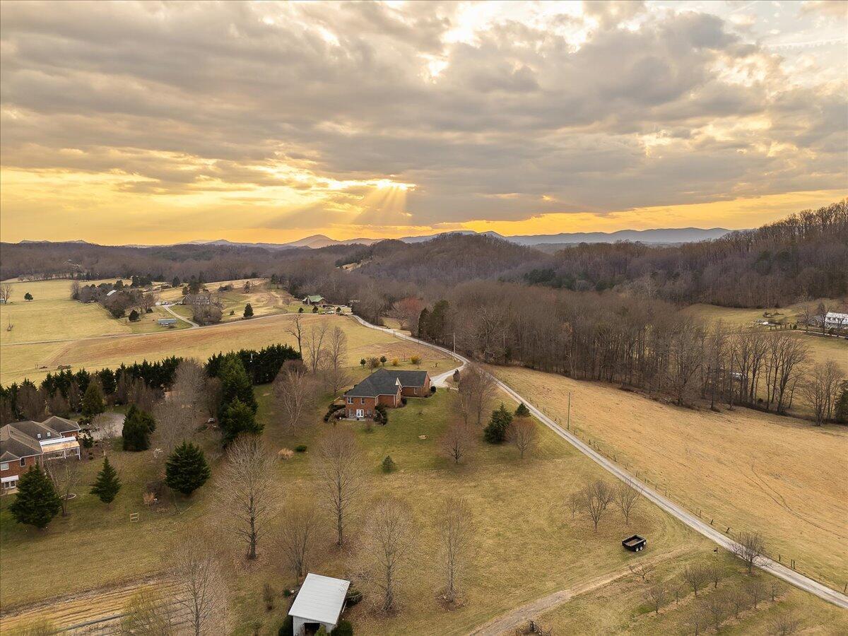Fincastle, Virginia, 24090, United States, 3 Bedrooms Bedrooms, ,4 BathroomsBathrooms,Residential,Active,2030518
