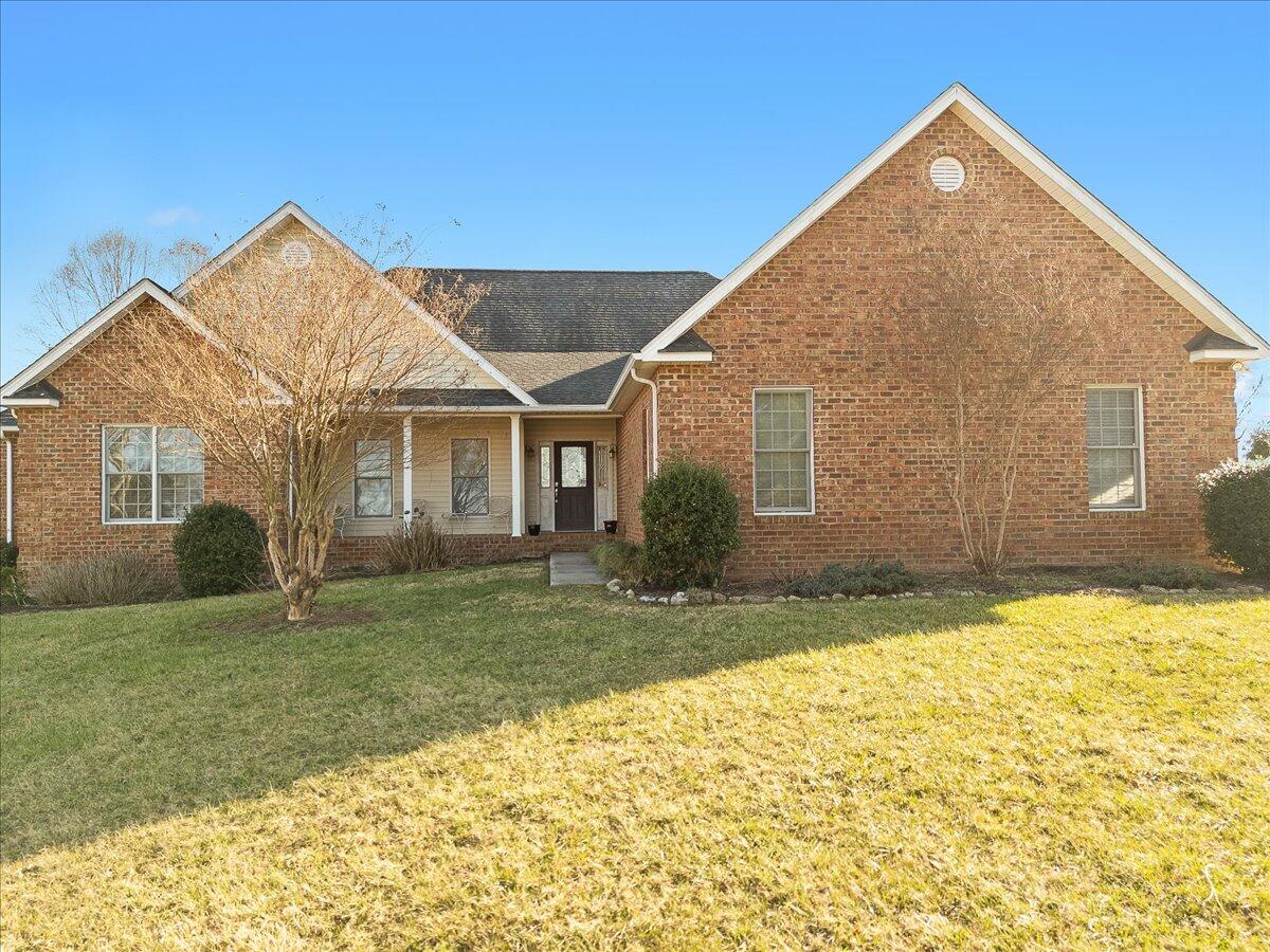 Fincastle, Virginia, 24090, United States, 3 Bedrooms Bedrooms, ,4 BathroomsBathrooms,Residential,Active,2030518