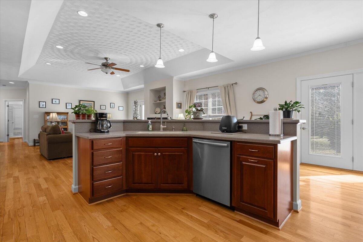 Fincastle, Virginia, 24090, United States, 3 Bedrooms Bedrooms, ,4 BathroomsBathrooms,Residential,Active,2030518