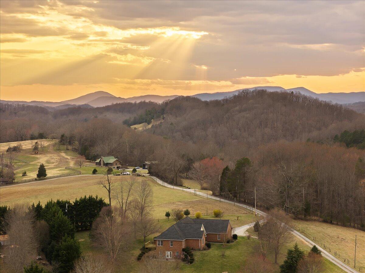 Fincastle, Virginia, 24090, United States, 3 Bedrooms Bedrooms, ,4 BathroomsBathrooms,Residential,Active,2030518