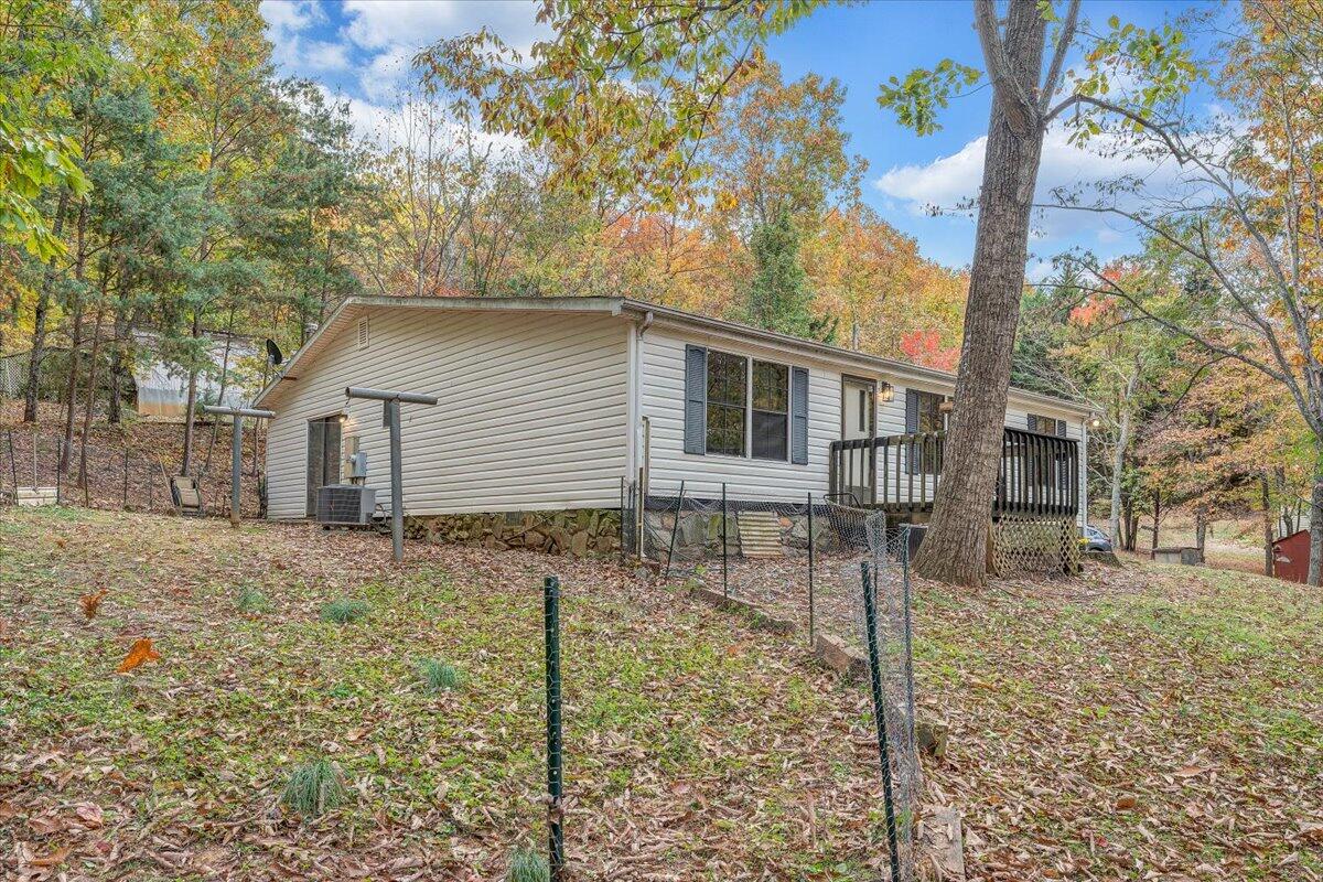 4422 Johnson Mountain Rd, Huddleston, Virginia image 31