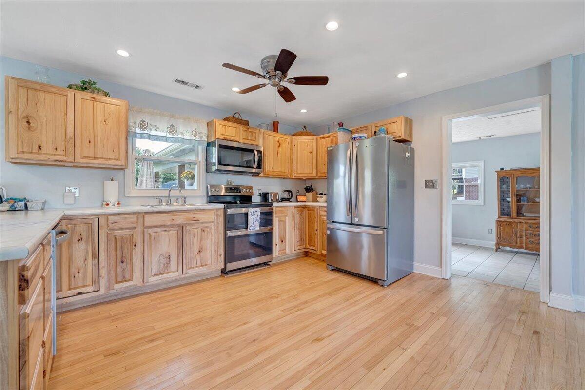 76 Lakeland Cir, Troutville, Virginia image 12