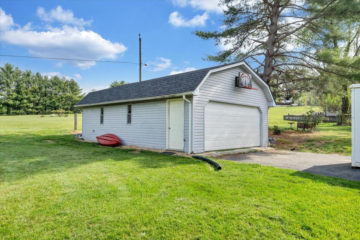 76 Lakeland Cir, Troutville, Virginia image 31