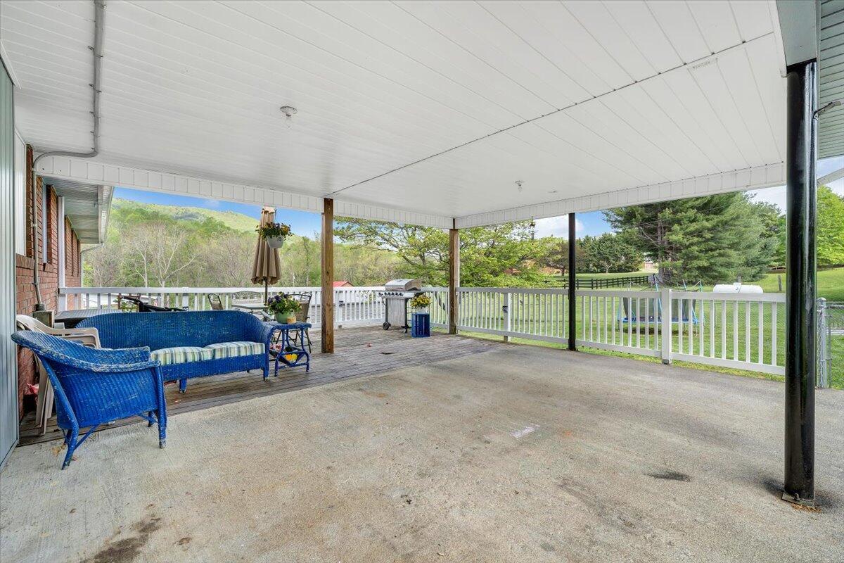 76 Lakeland Cir, Troutville, Virginia image 34