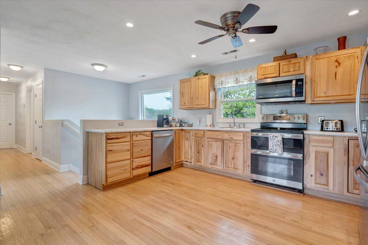 76 Lakeland Cir, Troutville, Virginia image 11