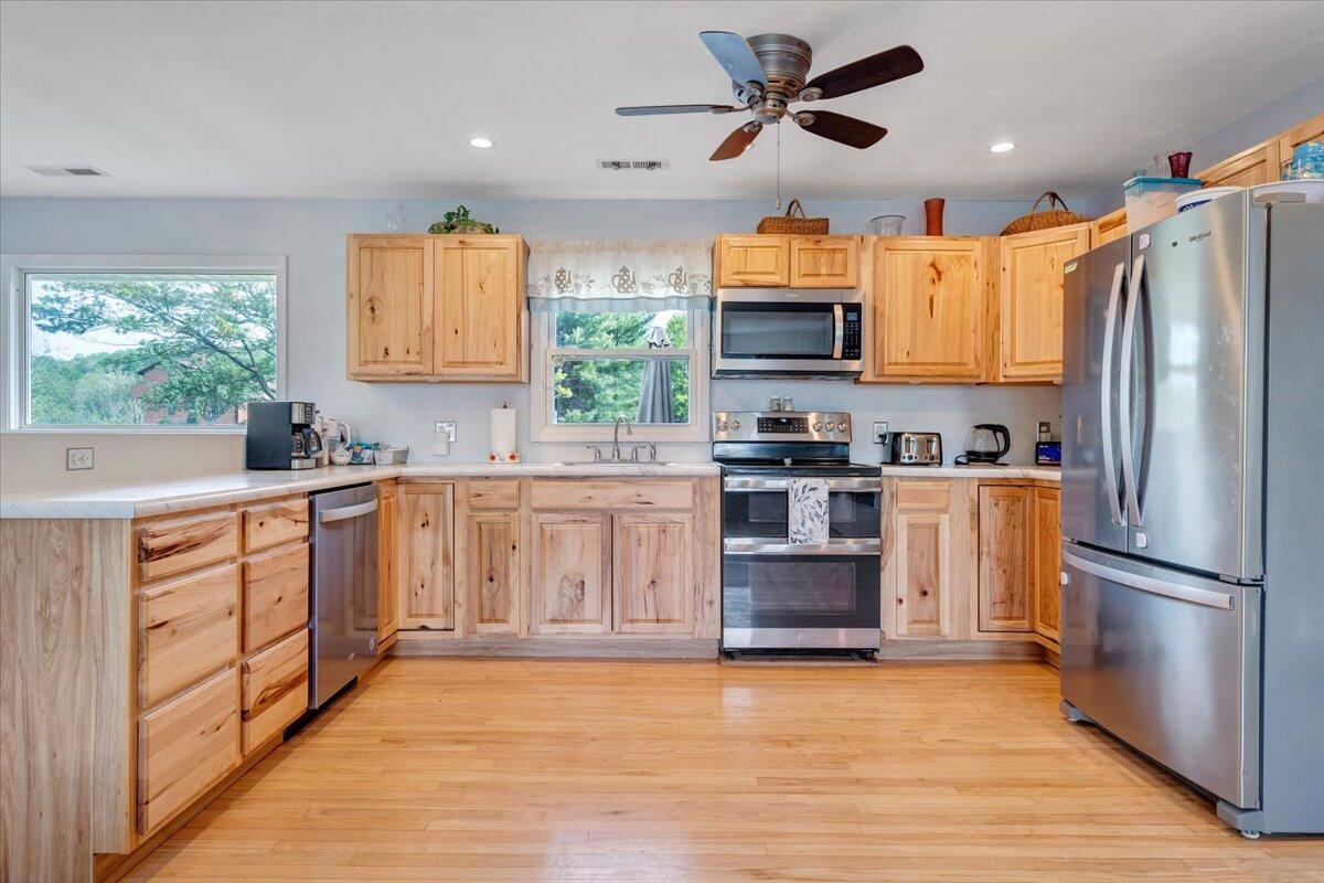 76 Lakeland Cir, Troutville, Virginia image 13