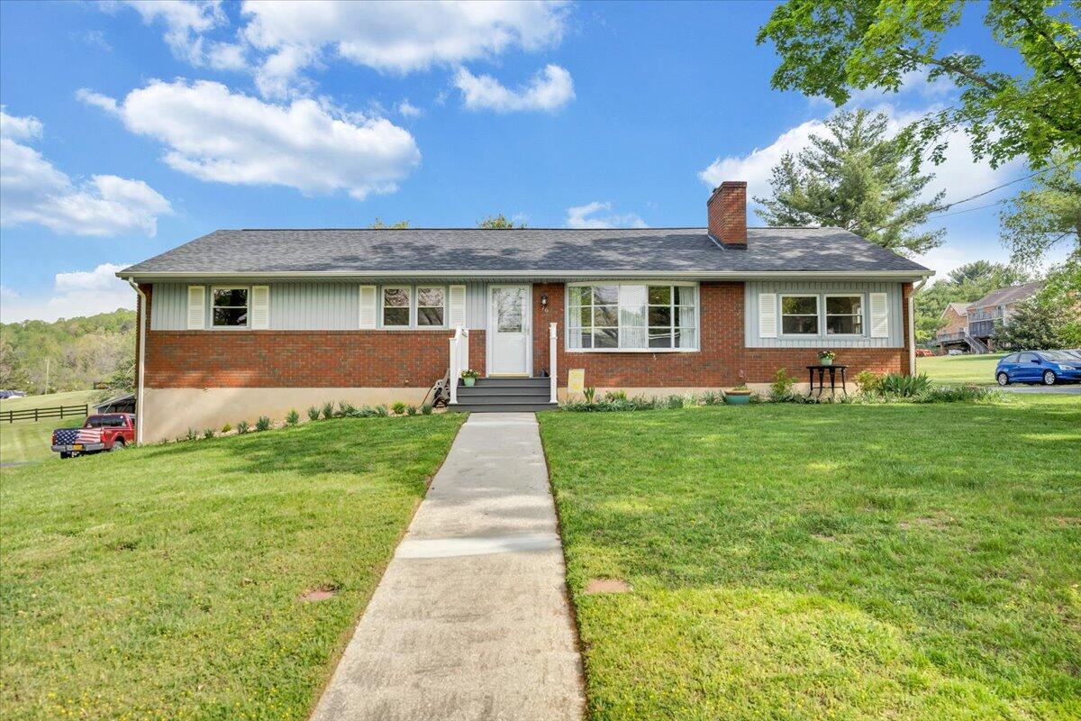 76 Lakeland Cir, Troutville, Virginia image 1