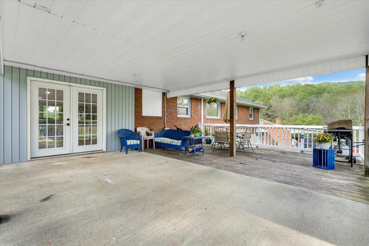 76 Lakeland Cir, Troutville, Virginia image 33