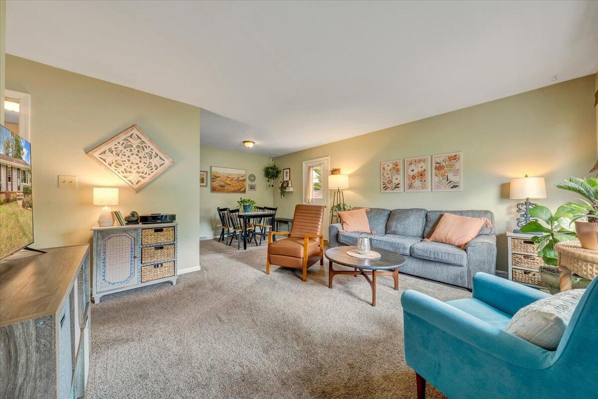 4652 Golfview Dr, Roanoke, Virginia image 2