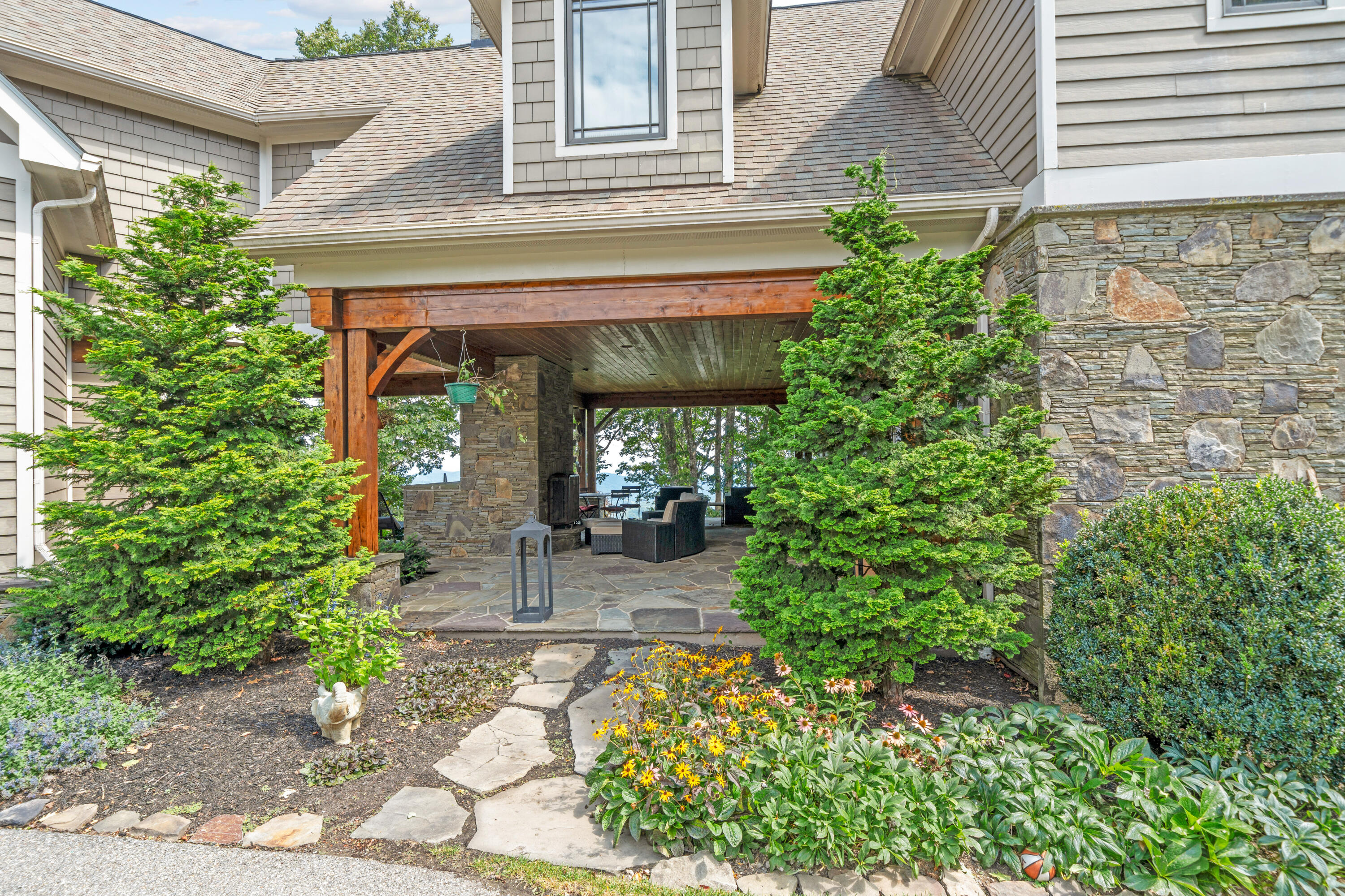 Bent Mountain, Virginia, 24059, United States, 5 Bedrooms Bedrooms, ,5 BathroomsBathrooms,Residential,Active,2025206