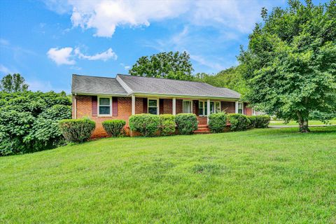 Homes For Sale - 380 Lakeshore Terrace Rd<br/> Franklin County, Hardy, VA 24101