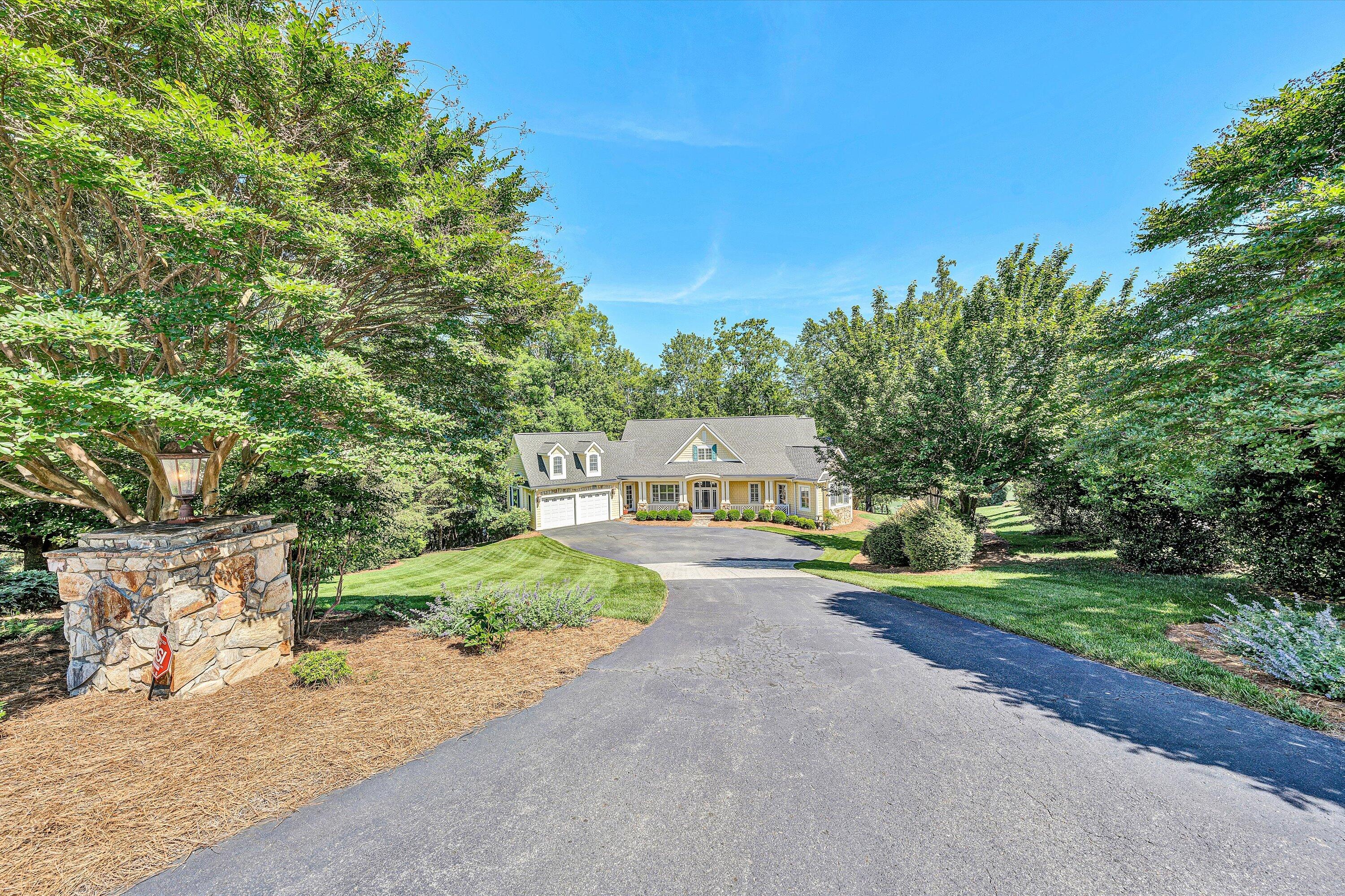 141 South View Cir, Penhook, Ohio image 1