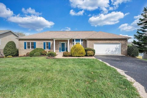 Homes For Sale - 1114 8th Fairway Ln<br/> Bedford County, Huddleston, VA 24104