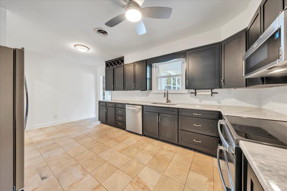 2104 Deyerle Rd, Roanoke, Virginia image 16