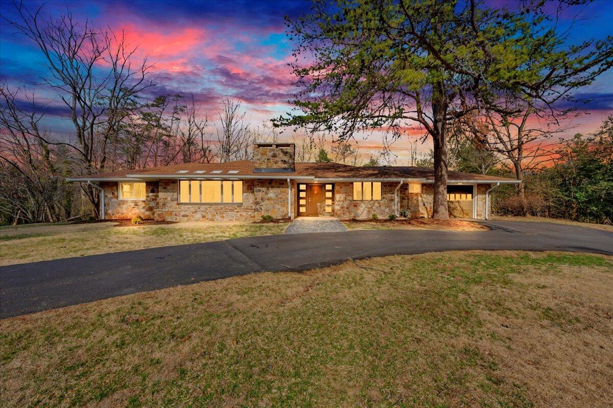2104 Deyerle Rd, Roanoke, Virginia image 1