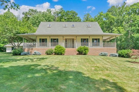 Homes For Sale - 5145 Bradshaw Rd<br/> Salem, VA 24153