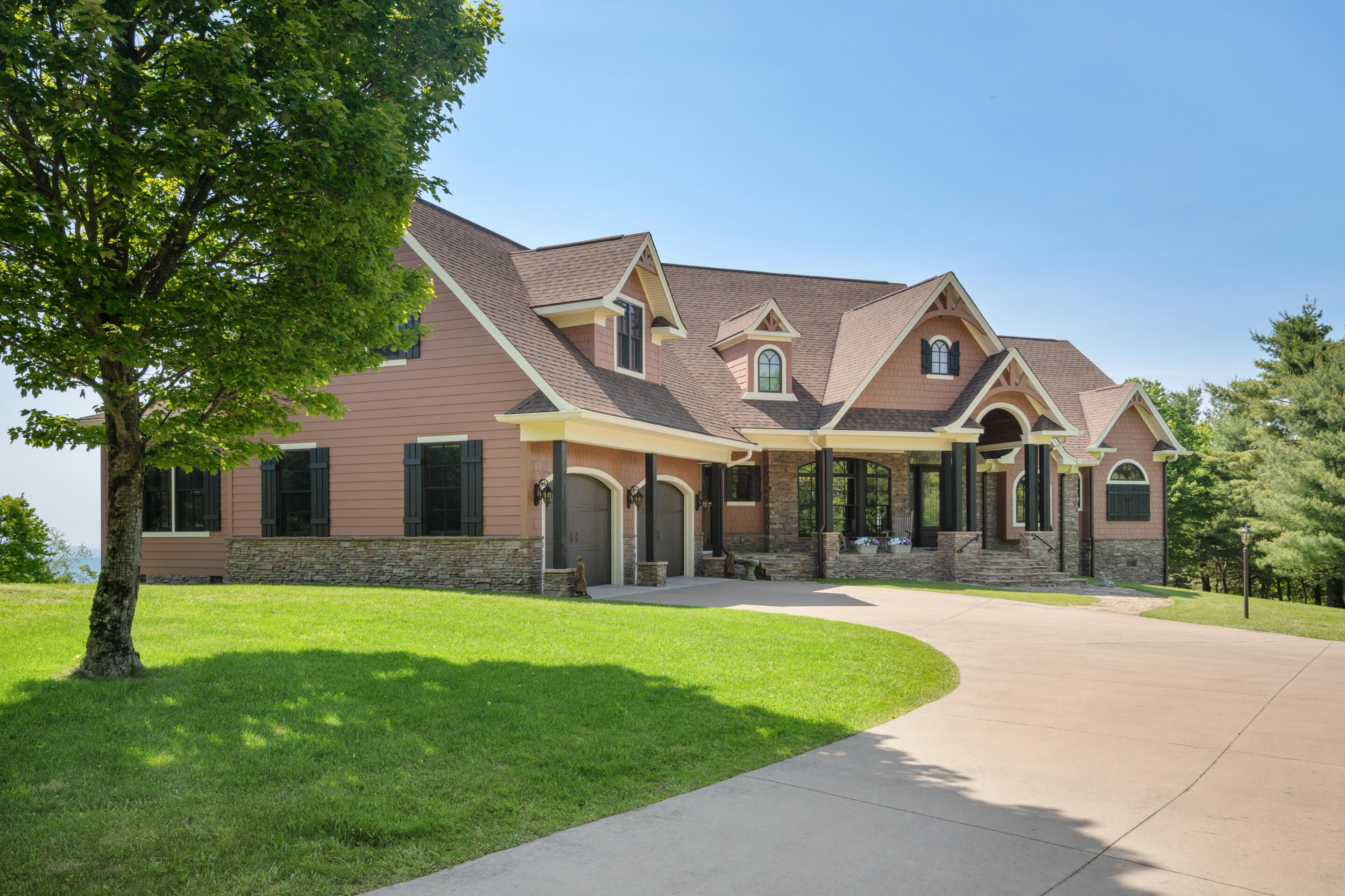 493 Pops Peak Rd, Fancy Gap, Virginia image 2