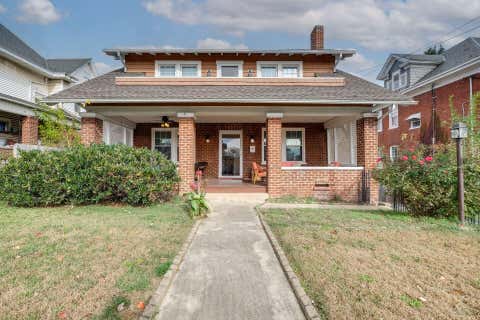 Photo of 2047 Memorial AVE SW, Roanoke, VA 24015 (MLS # 929911)