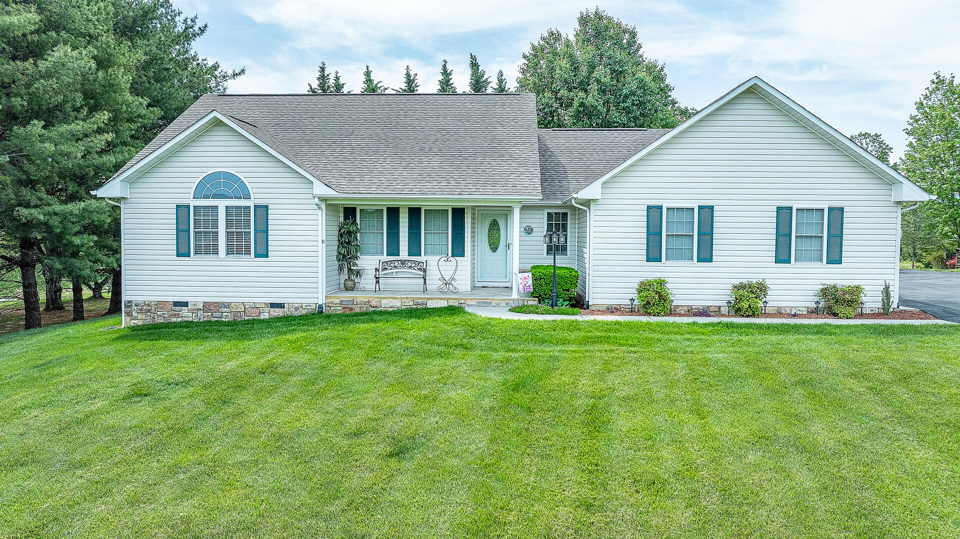 151 Andrew Dr, Troutville, Ohio image 4