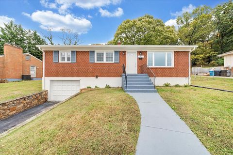 Photo of 2527 Broad ST NW, Roanoke, VA 24012 (MLS # 922283)