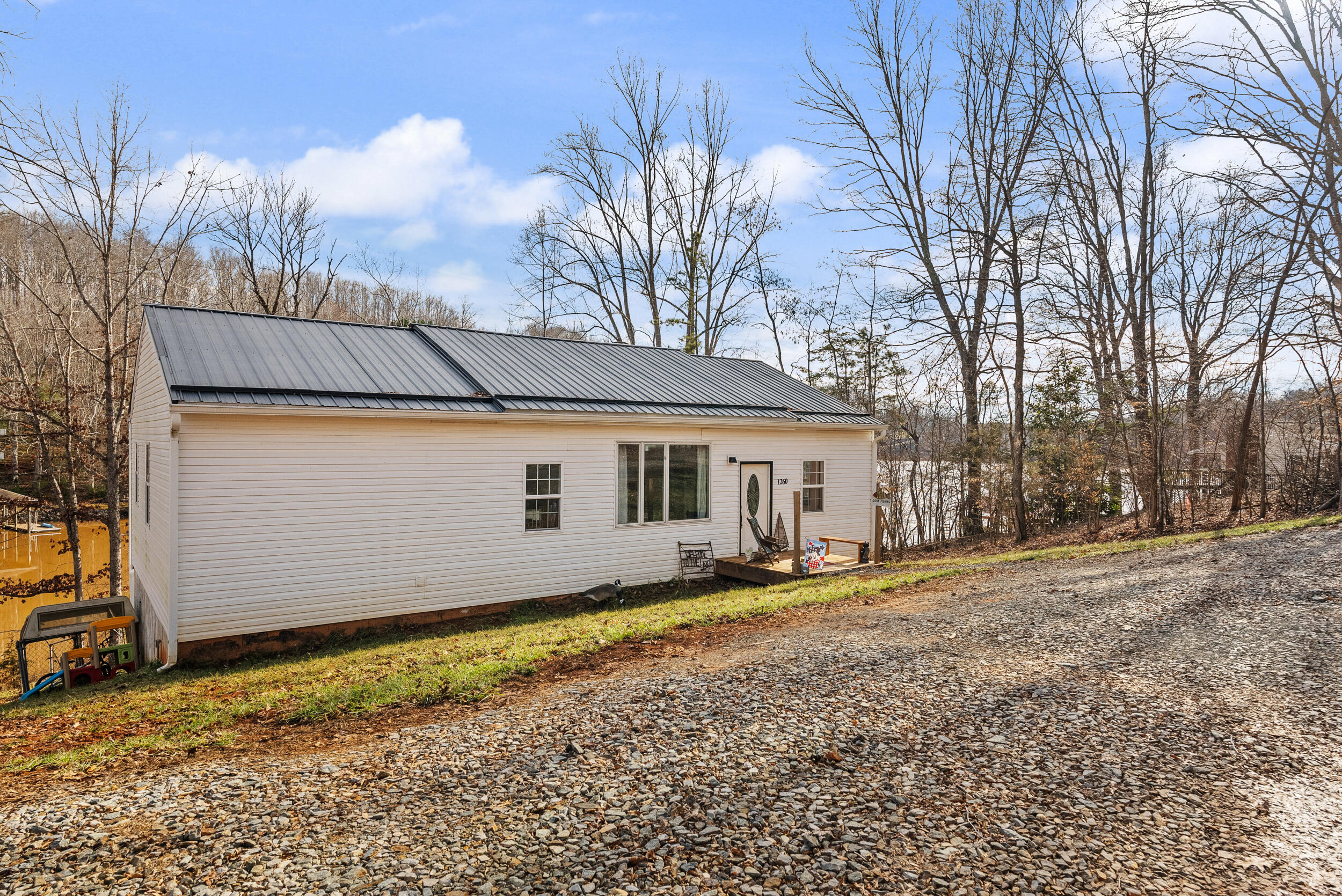 1260 Big Oak Ln, Wirtz, Virginia image 2