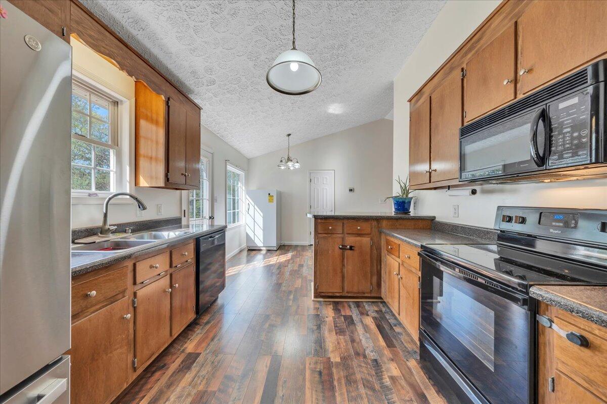 100 Old Post Rd, Moneta, Virginia image 11