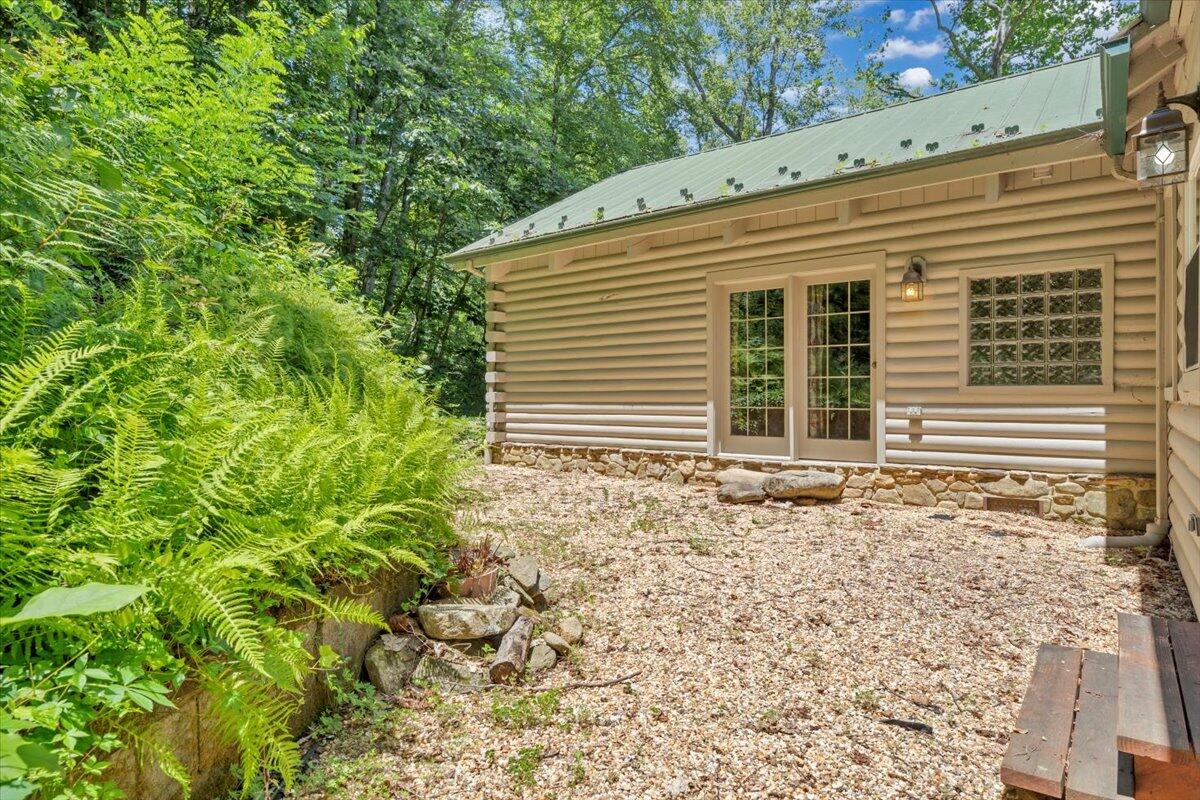 Big Island, Virginia 24526, United States, 3 Bedrooms Bedrooms, ,2 BathroomsBathrooms,Residential,Pending,180567