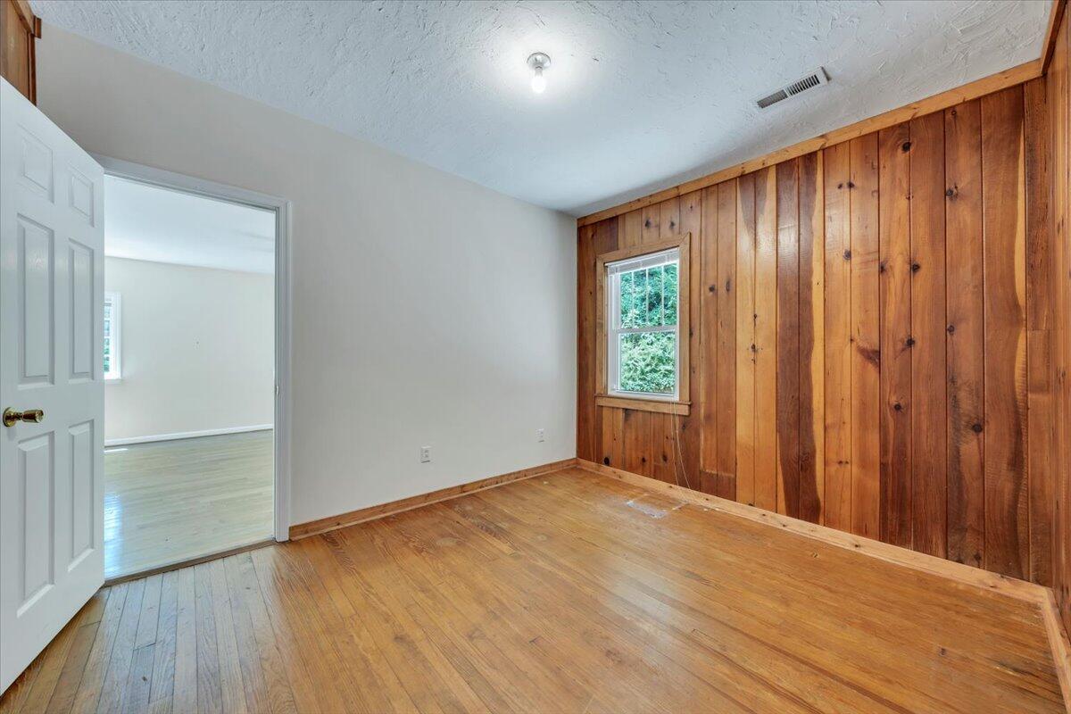 Big Island, Virginia 24526, United States, 3 Bedrooms Bedrooms, ,2 BathroomsBathrooms,Residential,Pending,180567