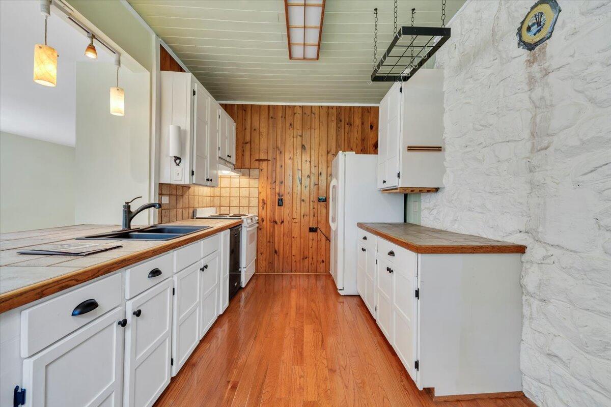 Big Island, Virginia 24526, United States, 3 Bedrooms Bedrooms, ,2 BathroomsBathrooms,Residential,Pending,180567