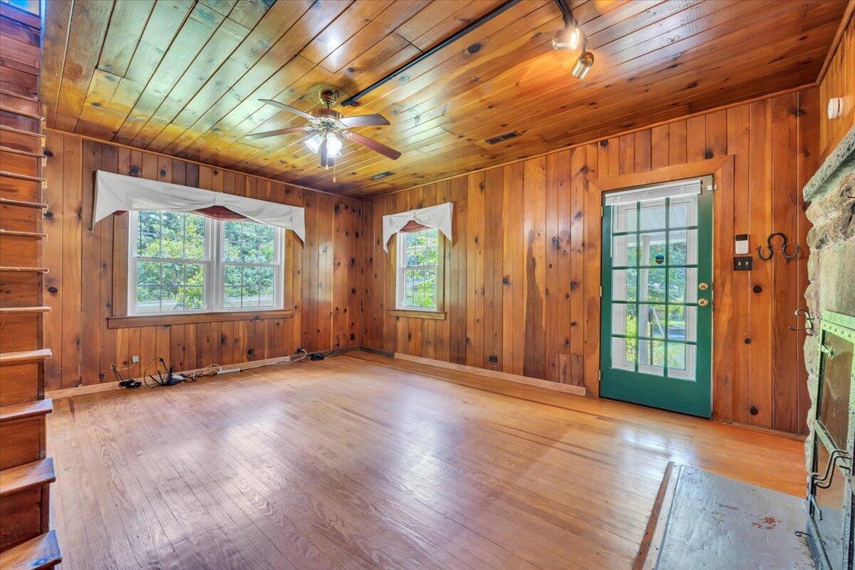 Big Island, Virginia 24526, United States, 3 Bedrooms Bedrooms, ,2 BathroomsBathrooms,Residential,Pending,180567