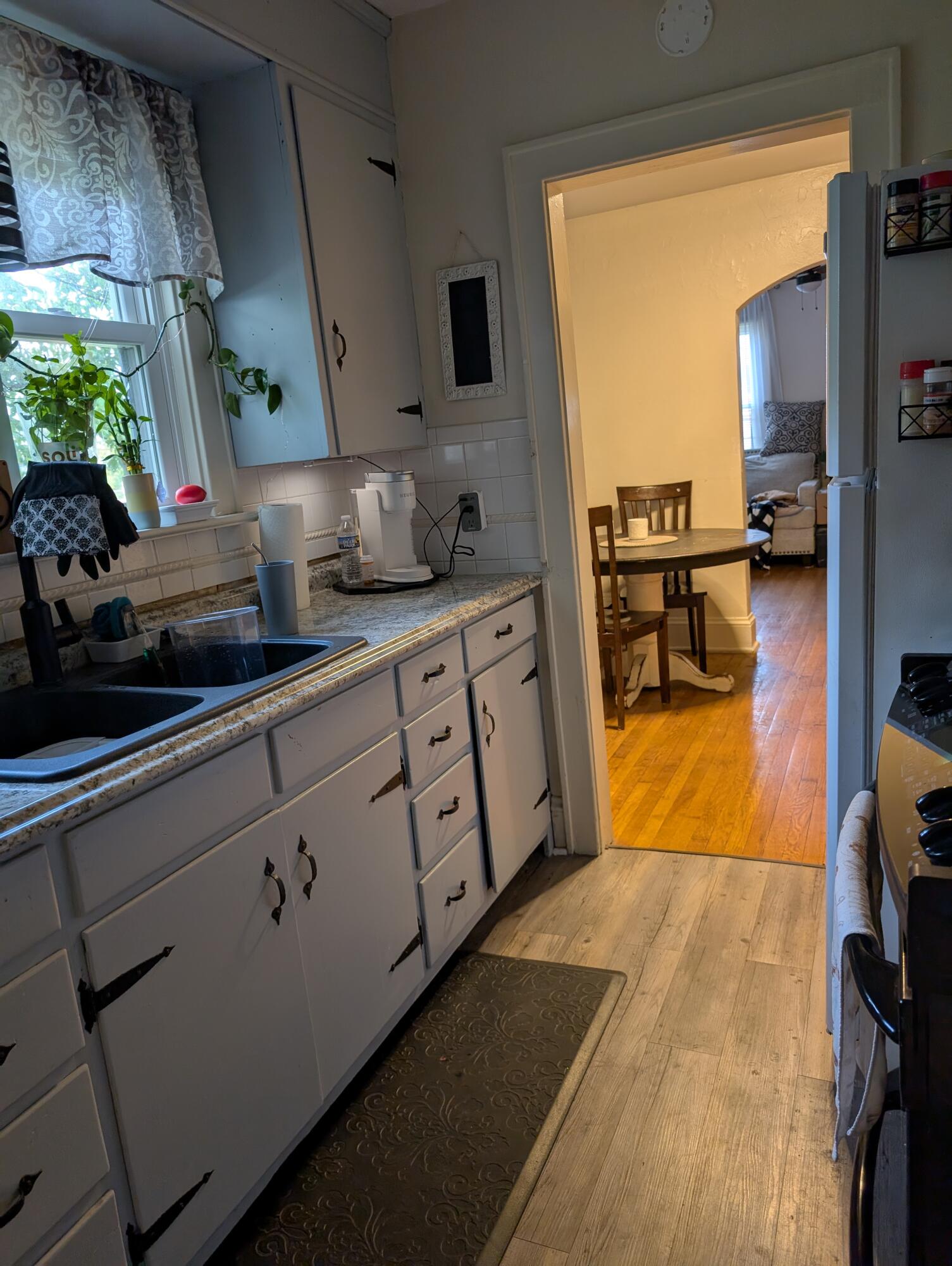 2221 W Main St, Salem, Virginia image 8
