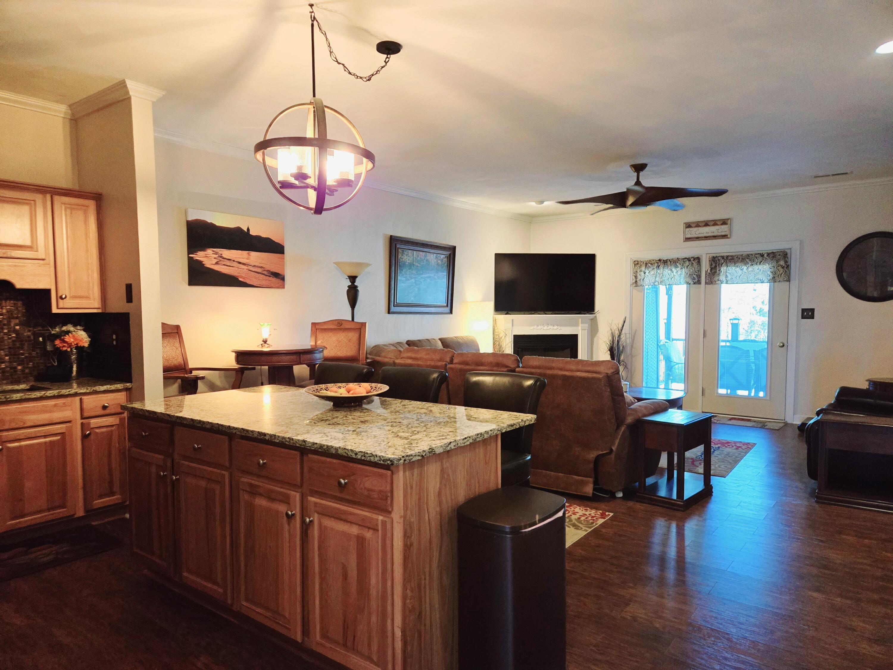 2710 Feather Garden Cir, Vinton, Virginia image 12