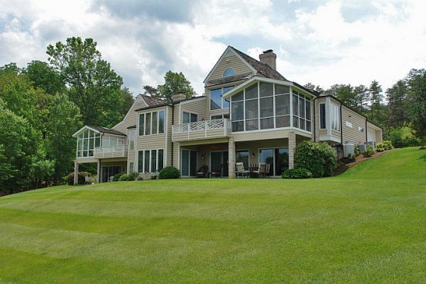 Penhook, Virginia 24137, United States, 4 Bedrooms Bedrooms, ,4 BathroomsBathrooms,Residential,Pending,233022