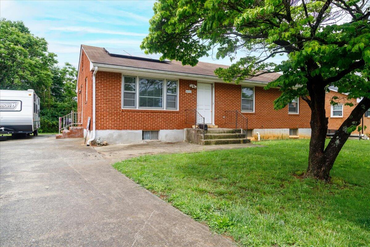 5702 Santa Anita Ter, Roanoke, Virginia image 2