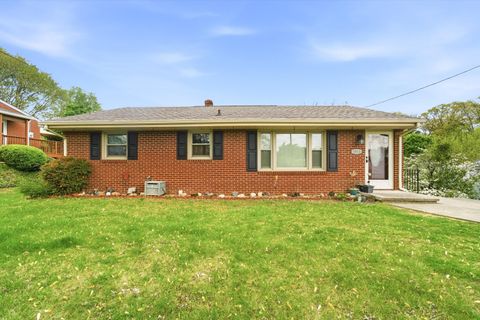 Homes For Sale - 5011 Victoria St<br/> Roanoke, VA 24017